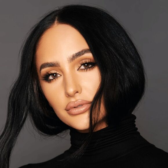 BUXOM × Ash K Holm Eyeshadow Pallette - Picture 8 of 15